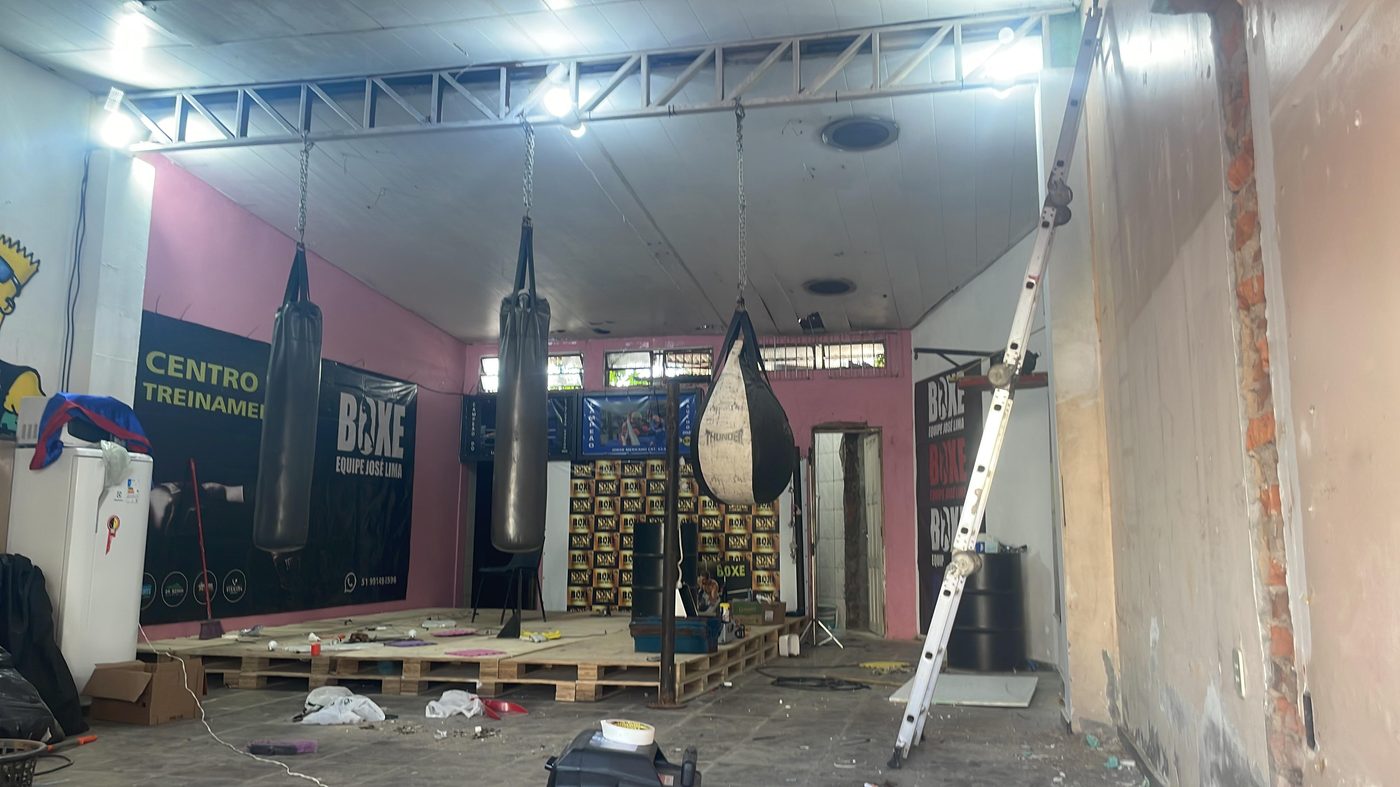 Estrutura do ringue tomando forma
